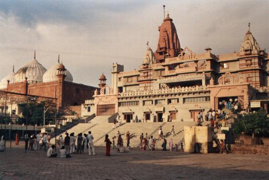 Tiruvaaipadi/Aayarpadi/Gokulam-Sri Navamohana Krishna Temple