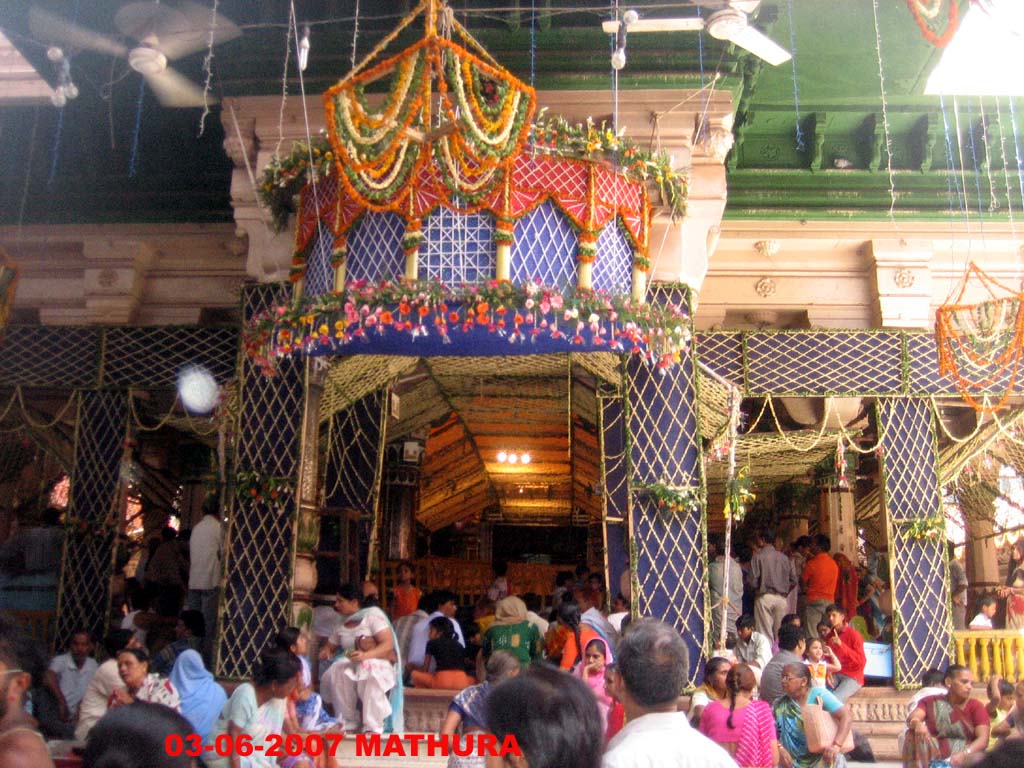 Tiruvaaipadi/Aayarpadi/Gokulam-Sri Navamohana Krishna Temple