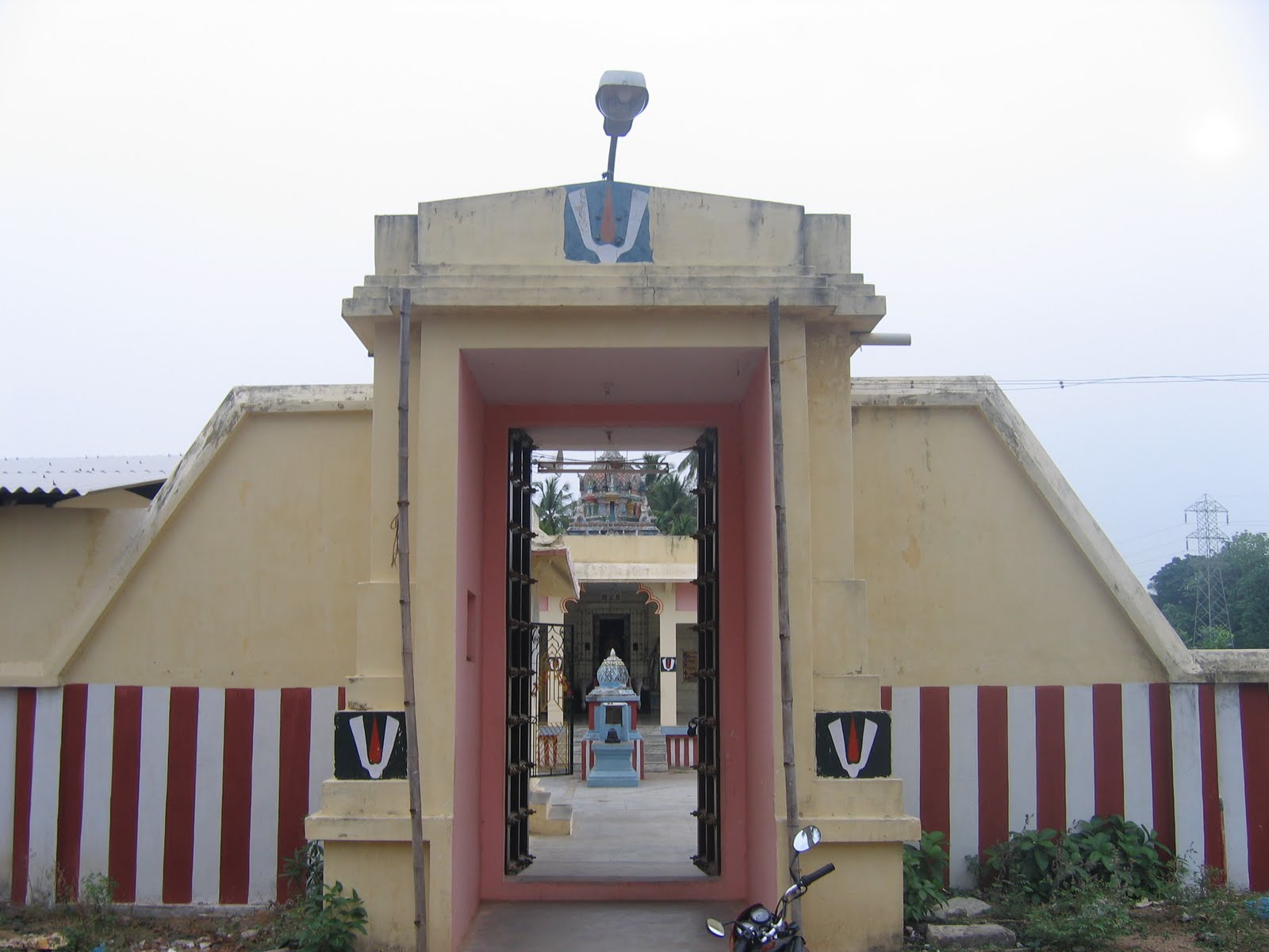 Sri Garuda Alwar Sannadhi-Varadaraja Perumal Vishnu Temple