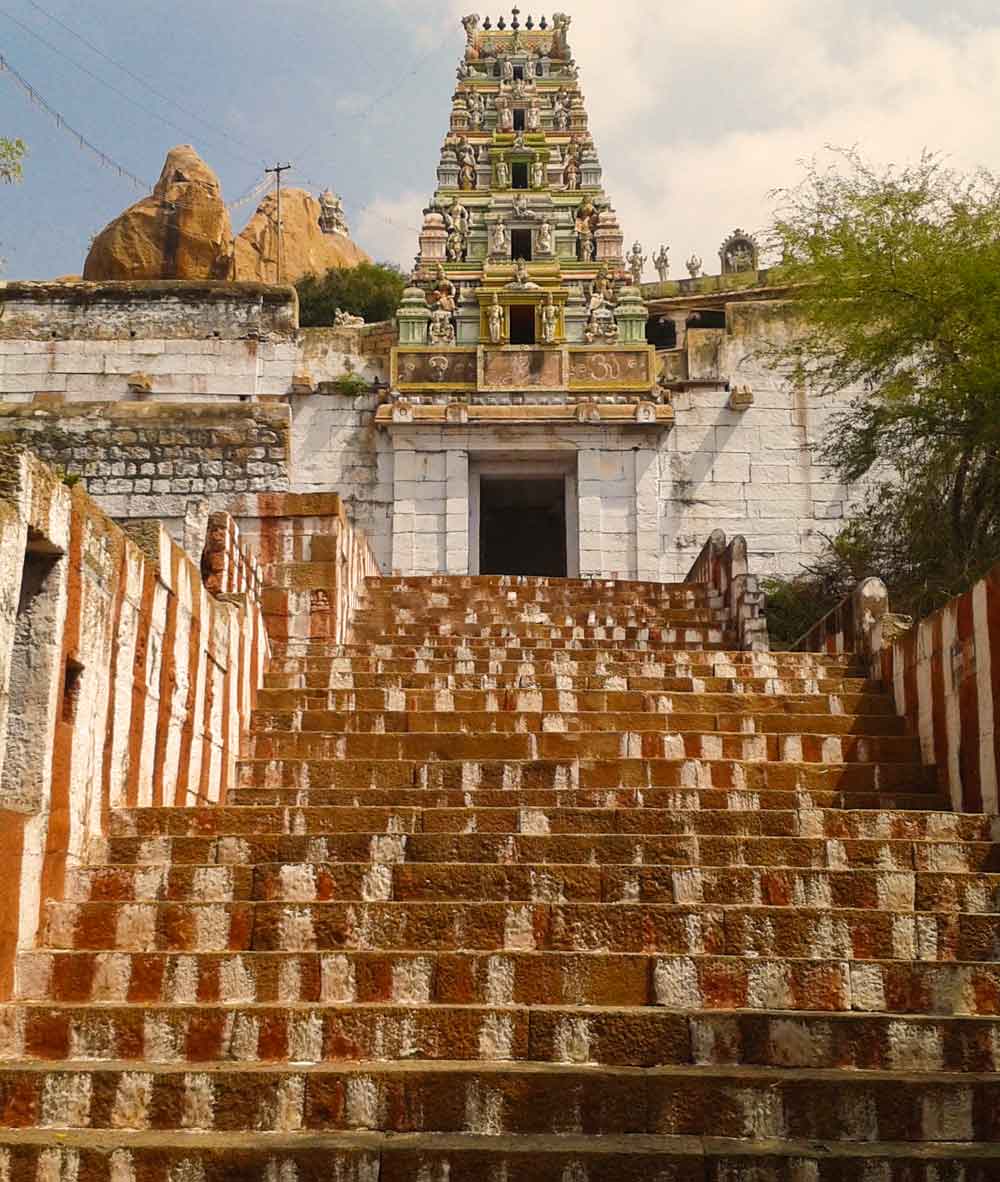 Piranmalai Kodunkundranathar Shiva Parvathy Temple