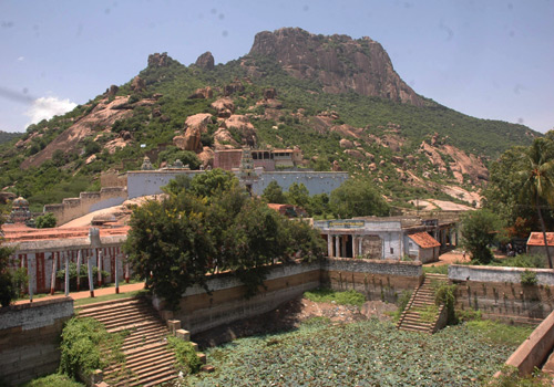 Piranmalai Kodunkundranathar Shiva Parvathy Temple