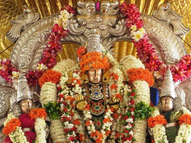 Thirukkozhi Uraiyur Azhagiya Manavala Perumal Temple